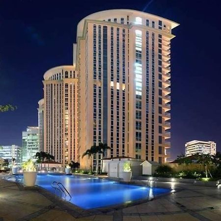 A2J Luxury 1Br Balcony Suite Near Venice Mall Bgc มะนิลา ภายนอก รูปภาพ