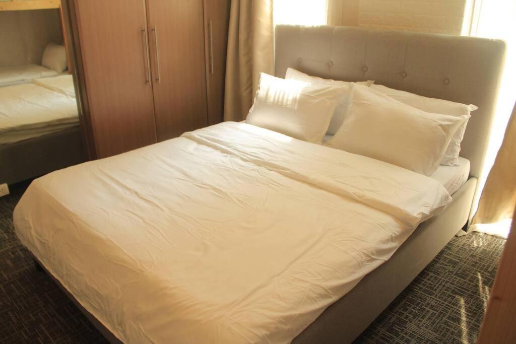 A2J Luxury 1Br Balcony Suite Near Venice Mall Bgc มะนิลา ภายนอก รูปภาพ
