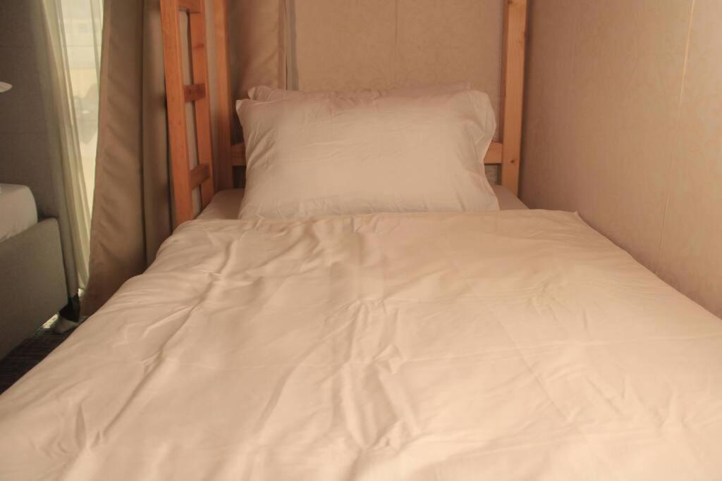 A2J Luxury 1Br Balcony Suite Near Venice Mall Bgc มะนิลา ภายนอก รูปภาพ