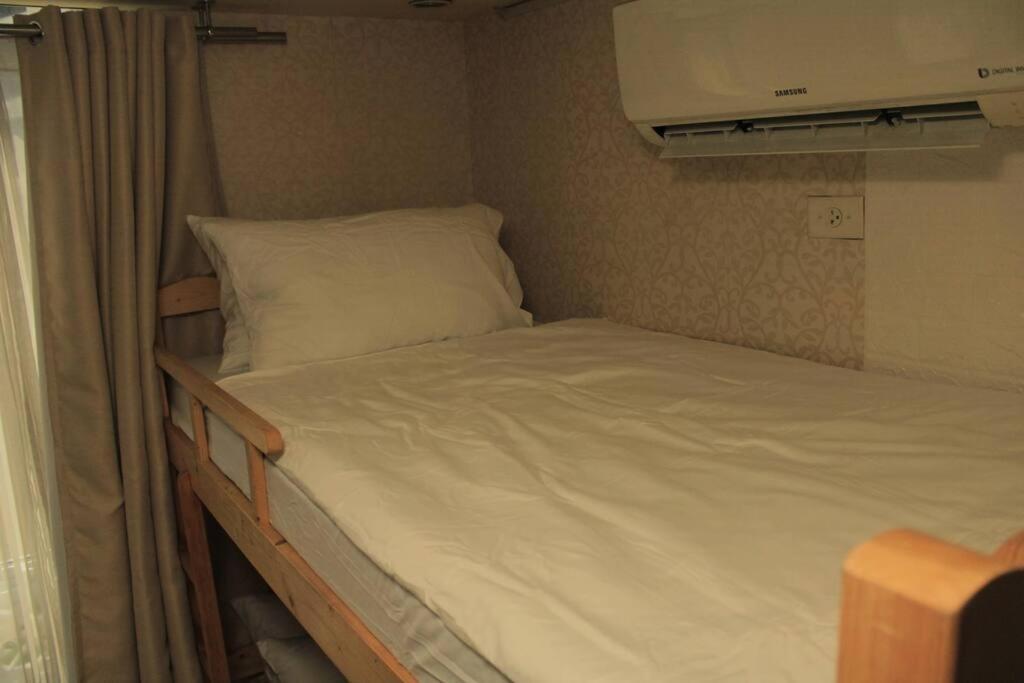 A2J Luxury 1Br Balcony Suite Near Venice Mall Bgc มะนิลา ภายนอก รูปภาพ