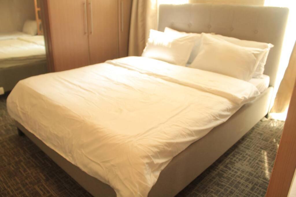 A2J Luxury 1Br Balcony Suite Near Venice Mall Bgc มะนิลา ภายนอก รูปภาพ