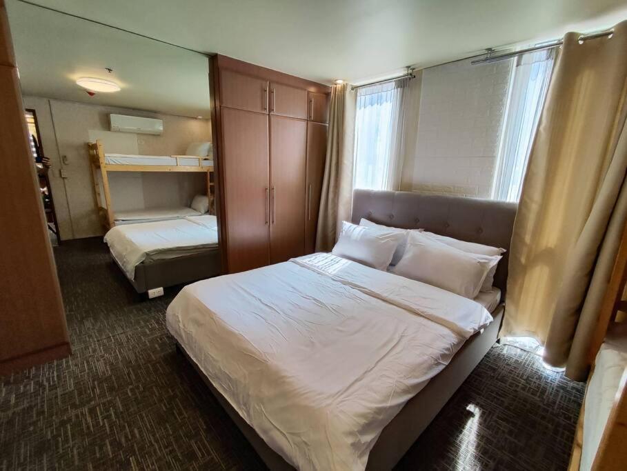 A2J Luxury 1Br Balcony Suite Near Venice Mall Bgc มะนิลา ภายนอก รูปภาพ